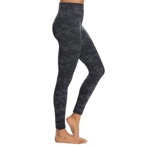 SPANX Look At Me Now Leggings in Black Camo